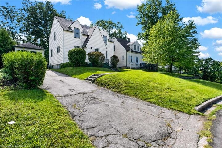 Property Photo:  21 Ormond Crescent  ON N3Y 1Y3 