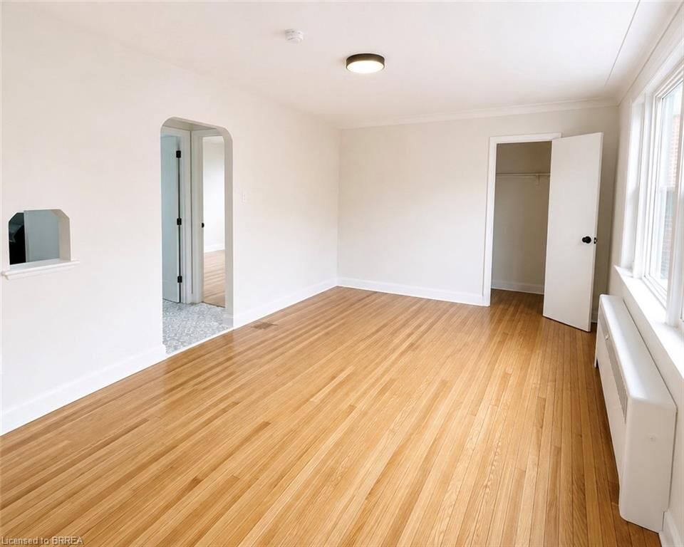 Property Photo:  11 Sheridan Street 4  ON N3T 2P7 