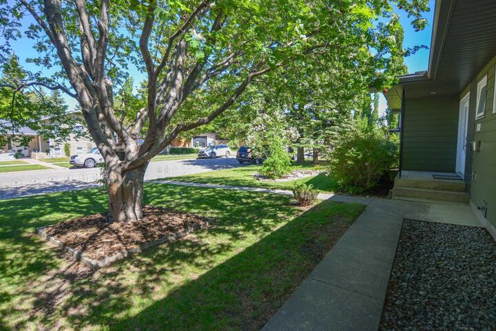 Property Photo:  361 Capri Avenue NW  AB T2L 0J5 
