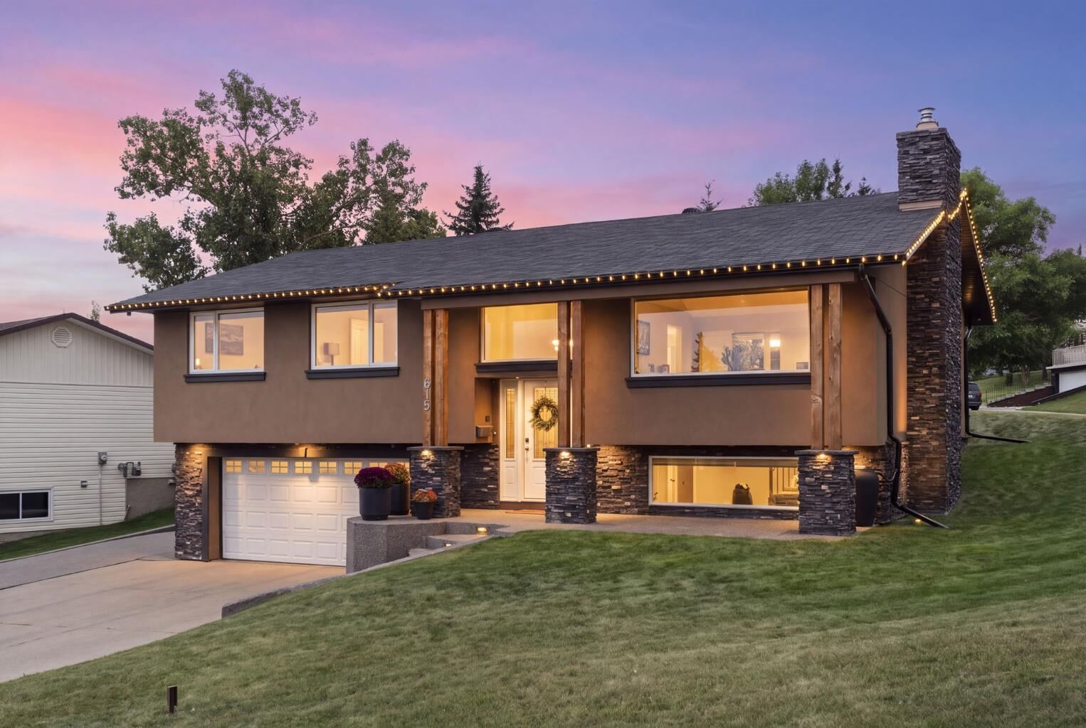 Property Photo:  615 63 Avenue NW  AB T2K 5L3 