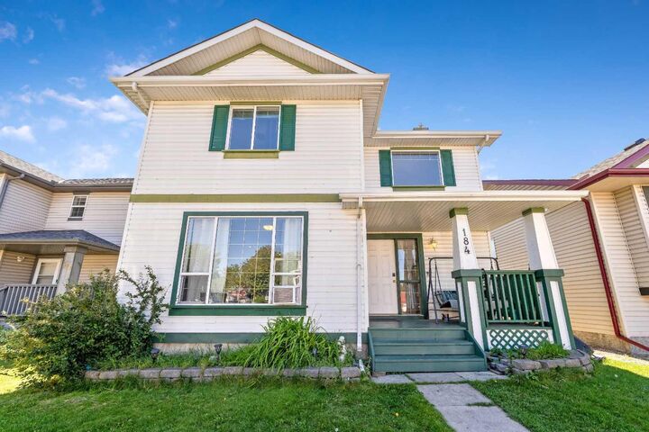 Property Photo:  184 Erin Meadow Way SE  AB T2B 3P6 