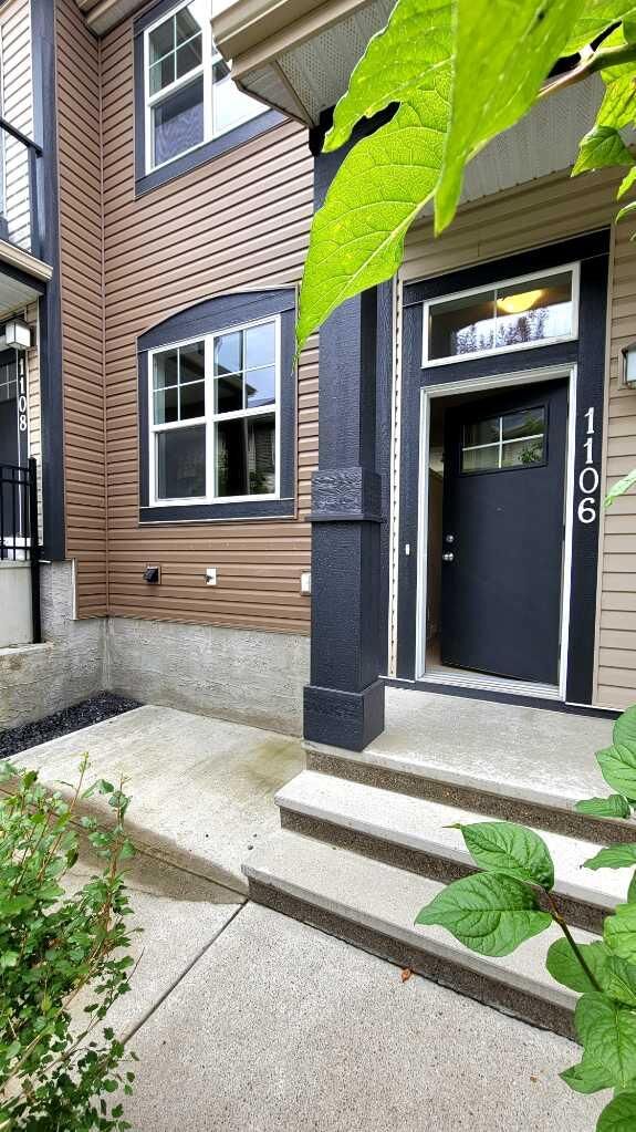 Property Photo:  1106 McKenzie Towne Row SE  AB T2Z 1E1 