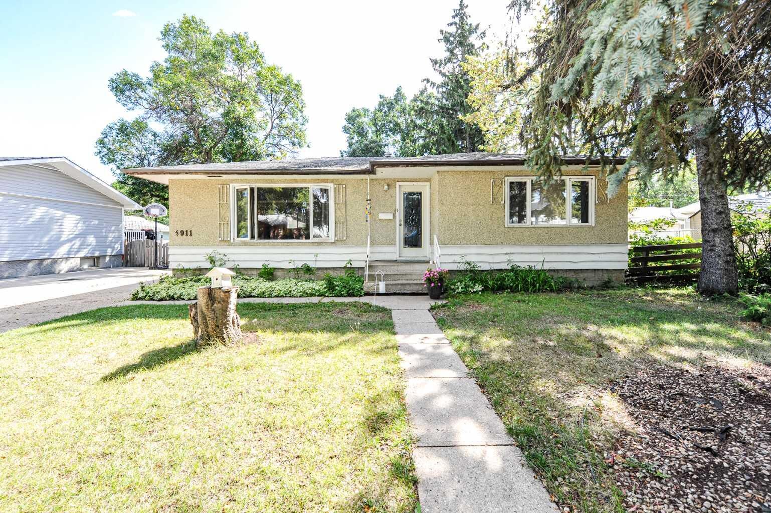 Property Photo:  5911 47 Avenue  AB T4V 0G8 
