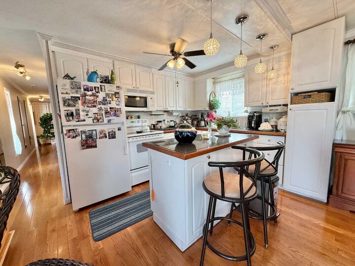 Property Photo:  1712 23 Street 93  AB T1M 1P9 