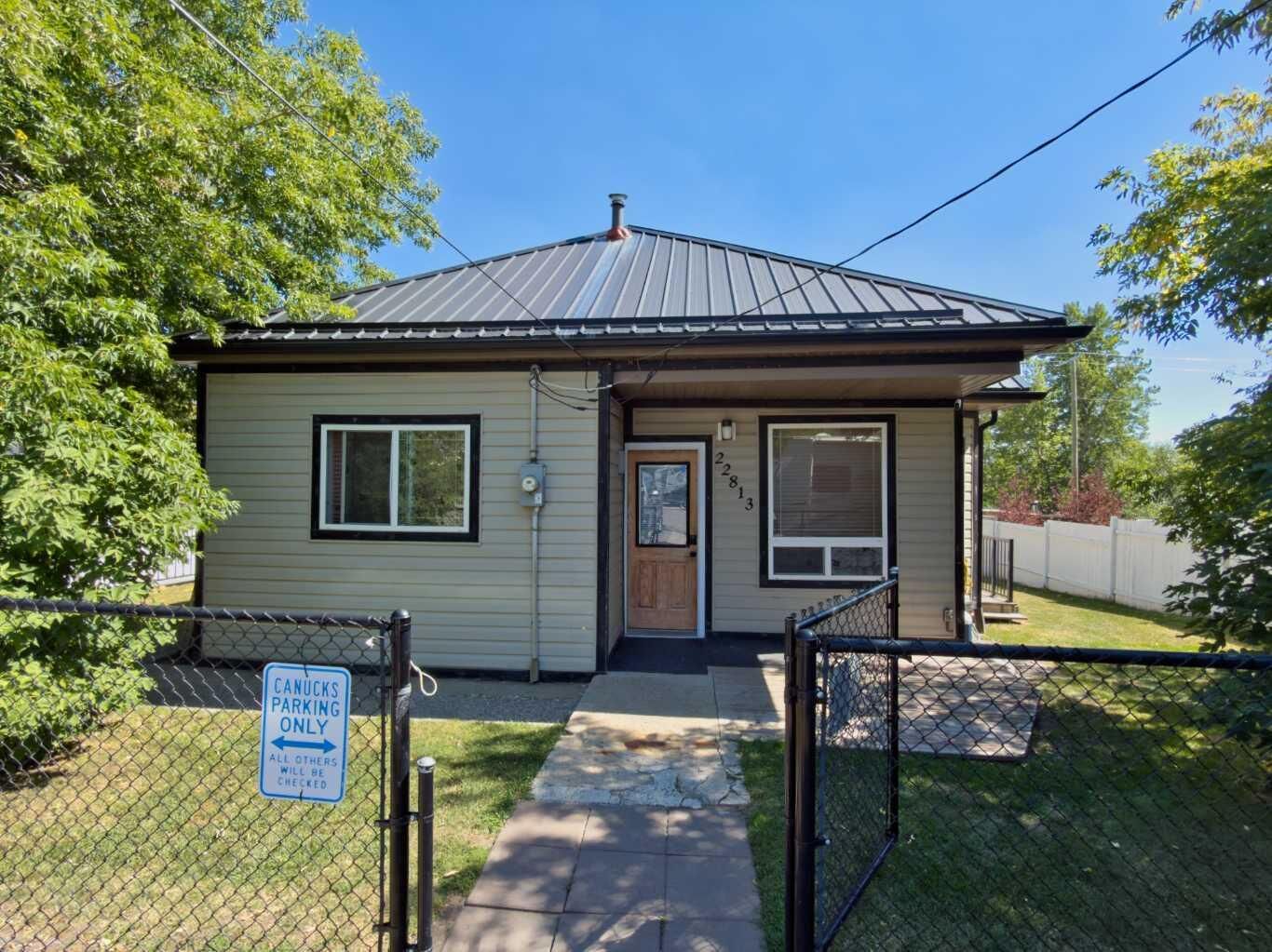 Property Photo:  22813 8 Avenue  AB T0K 1C0 