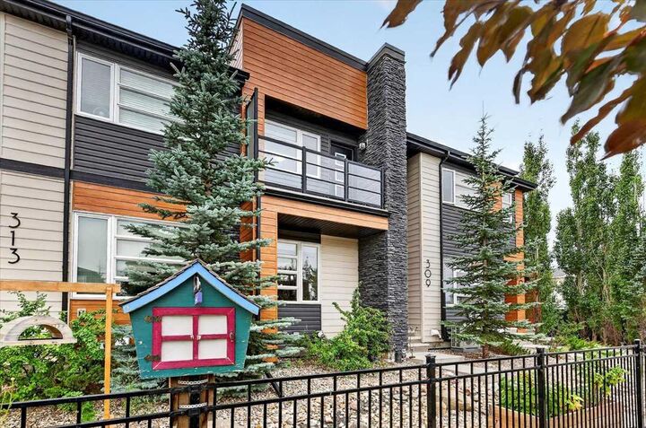 Property Photo:  309 Midtown Gate SW  AB T4B 4C9 