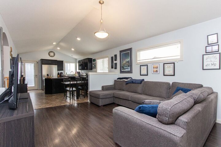 Property Photo:  69 Timberstone Way  AB T4P 0N8 