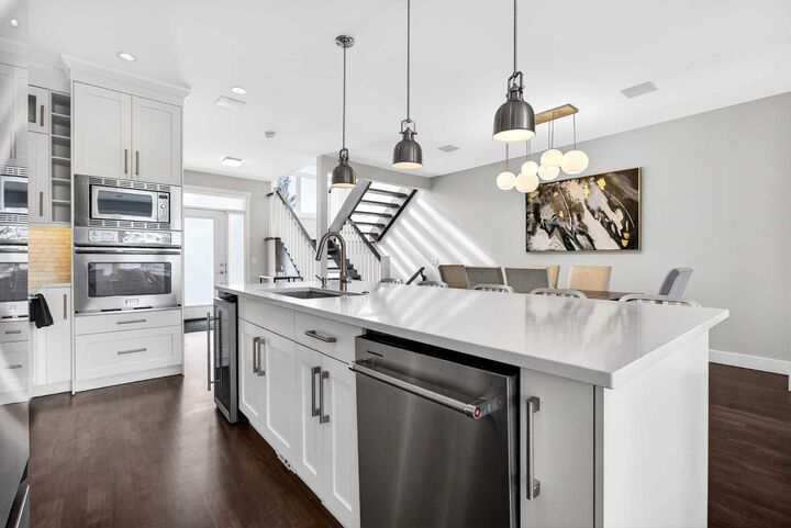 Property Photo:  1410 21 Avenue NW  AB T2M 1L6 