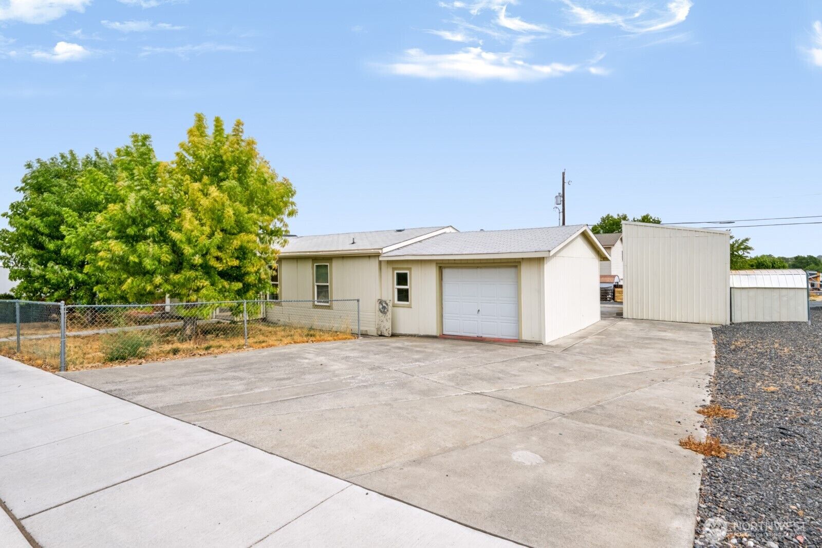 Property Photo:  34 N Ginkgo Street  WA 98823 