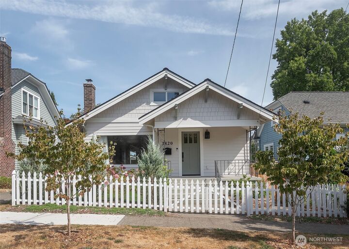 Property Photo: 3820 Burke Avenue N WA 98103