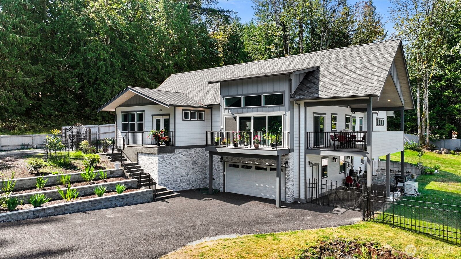 Property Photo: 971 Lakewood Lane WA 98229