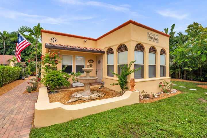 Property Photo:  319 Plymouth Road  FL 33405 