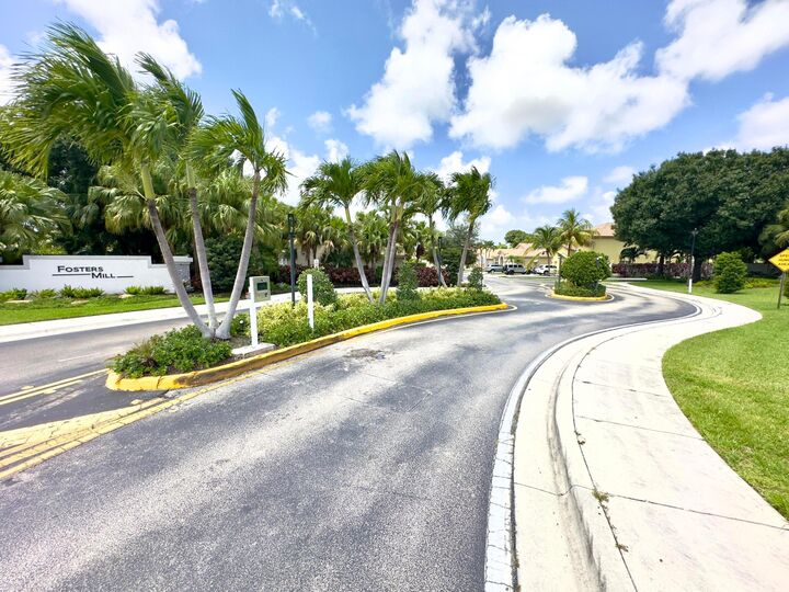 Property Photo: 1118 Fosters Mill Drive FL 33436
