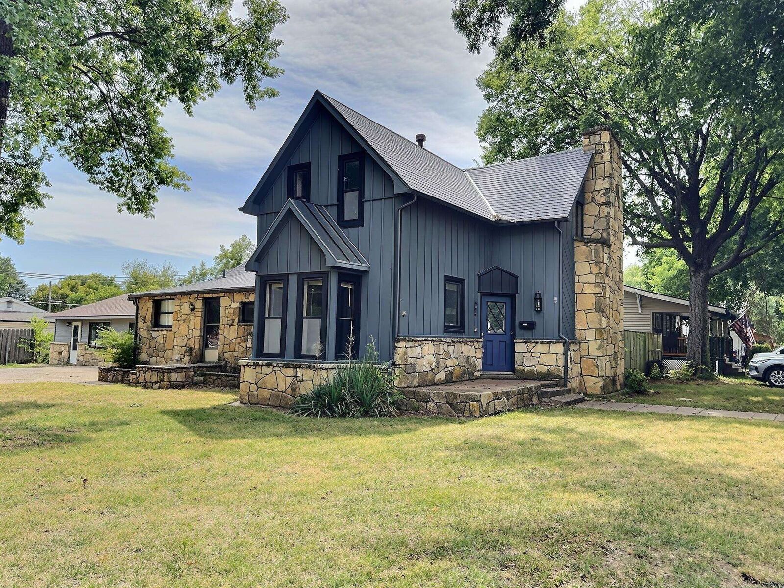 Property Photo:  915 E 15th  KS 67156 