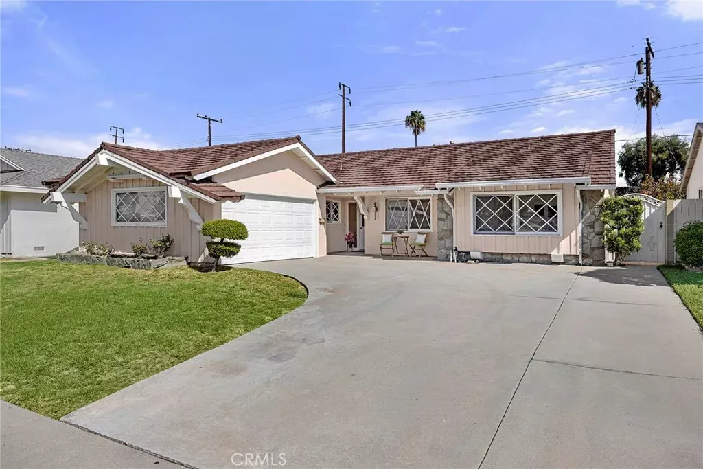 Property Photo: 341 E Parkwood Ave CA 90631