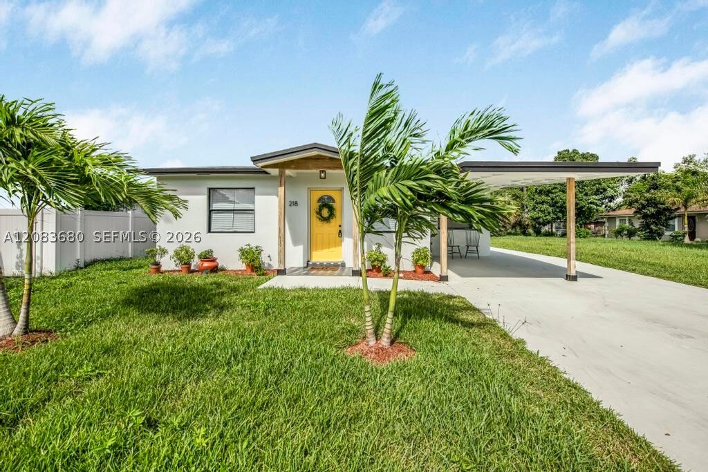 Property Photo:  218 SW 10th Ave  FL 33444 