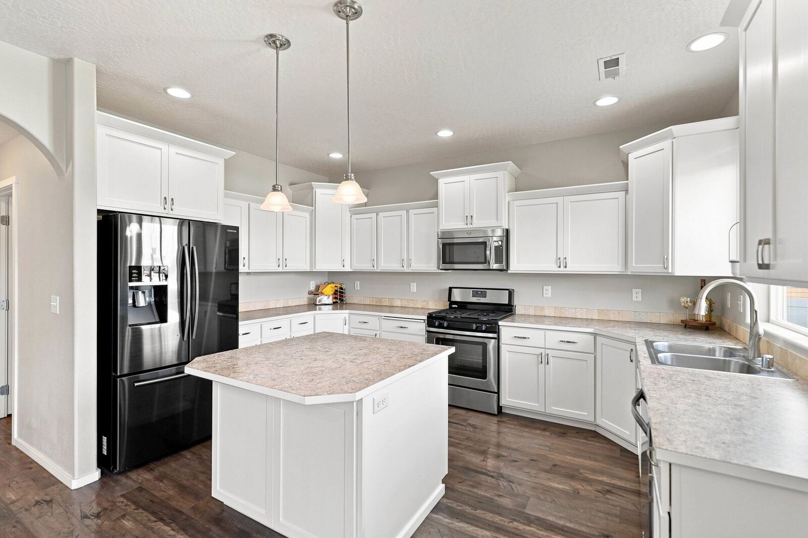 Property Photo:  403 S King St  WA 99001 