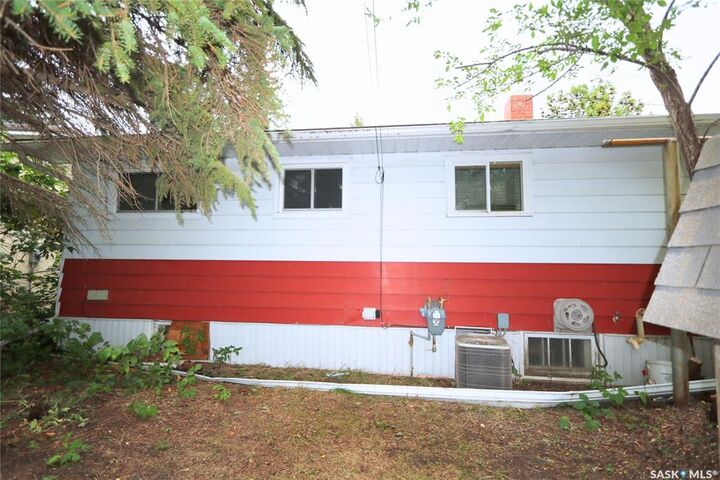 Property Photo:  92 Irwin Avenue  SK S3N 2G9 