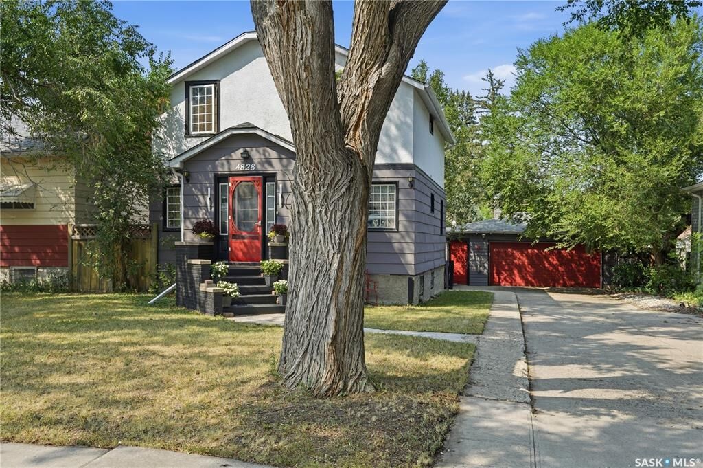 Property Photo:  4828 8th Avenue  SK S4T 0V9 