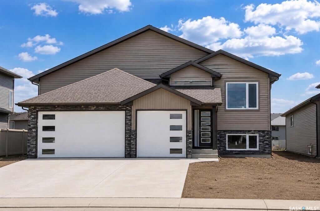 Property Photo:  216 Veterans Drive  SK S0K 4S4 