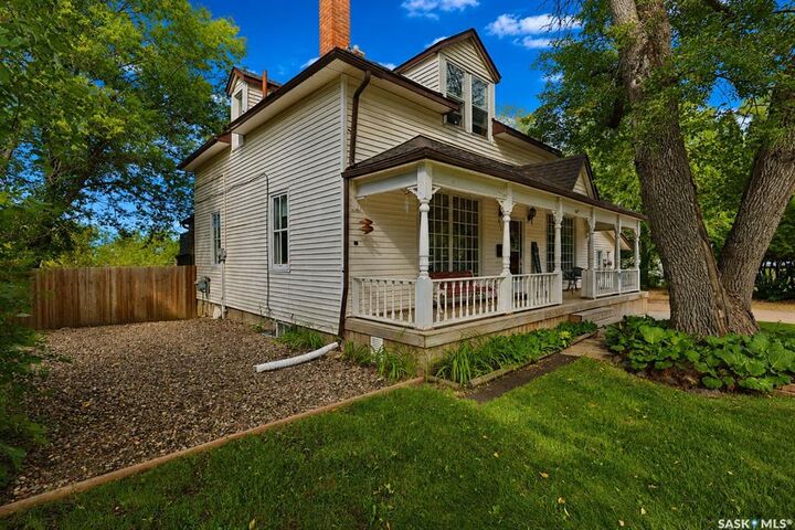 Property Photo: 412 19th Street W SK S6V 4C9