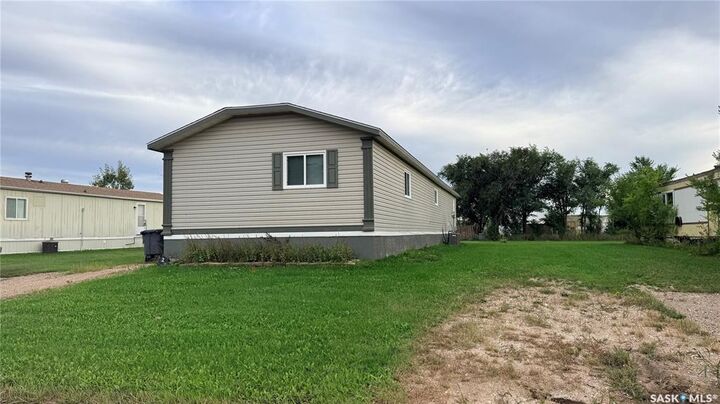 Property Photo:  222 Willow Park Green  SK S4A 2R7 