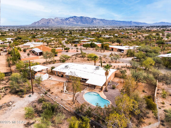 Property Photo:  3205 N View Crest Drive  AZ 85745 