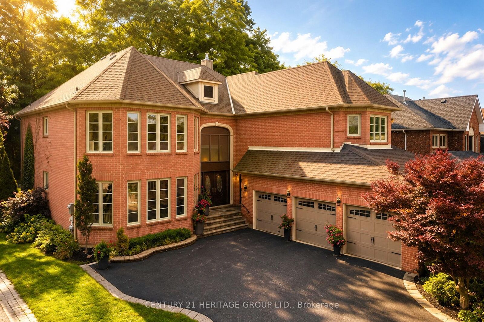 Property Photo: 48 Carlyle Crescent ON L4G 6P6
