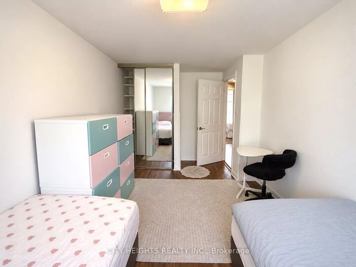 Property Photo:  40 Wild Briarway Way 40  ON M2J 2L2 