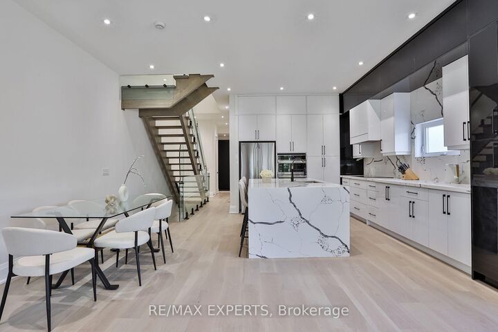 Property Photo: 23B Maple Avenue ON L5H 2S1