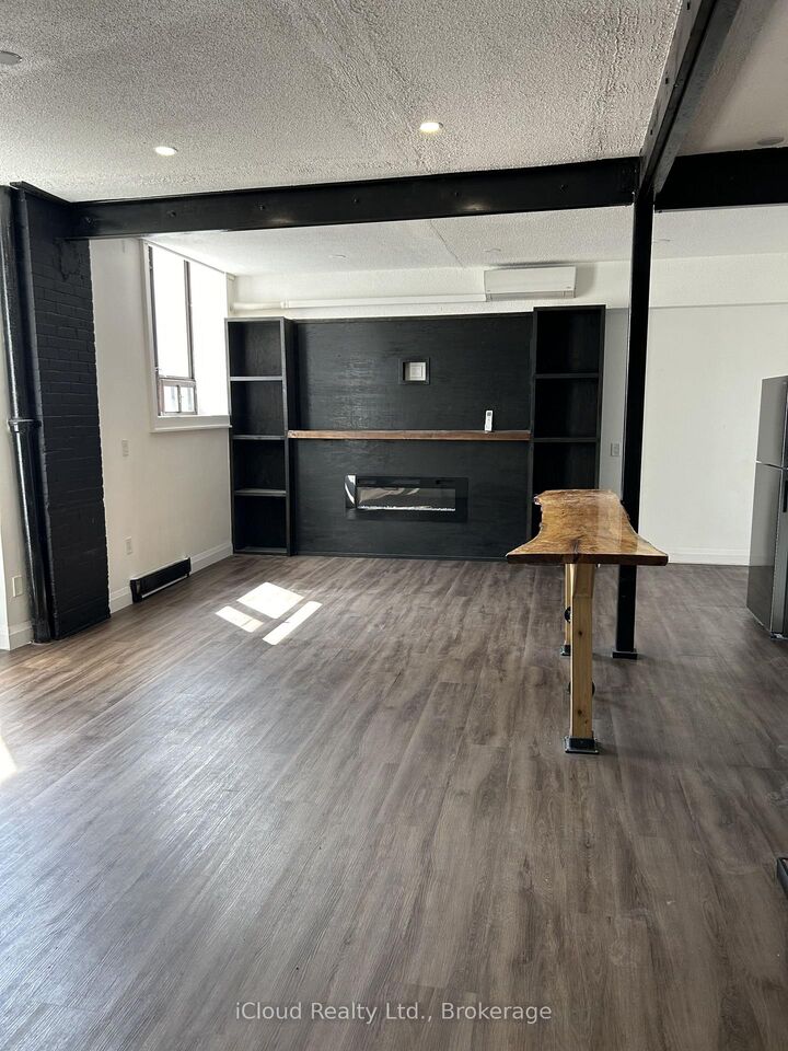 Property Photo:  7 Foundry Street 12  ON L9H 2V6 