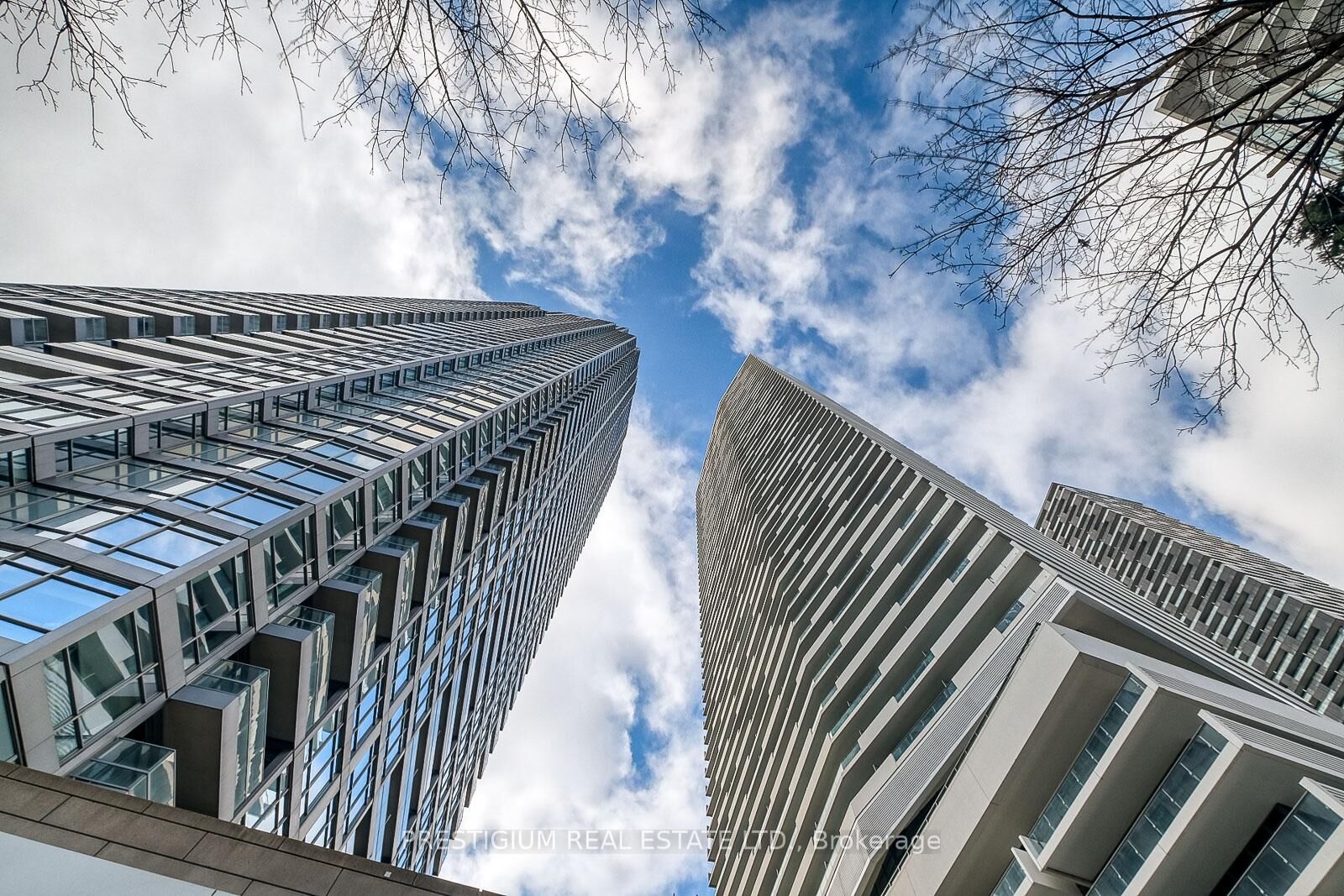 Property Photo: 2221 Yonge Street 4809 ON M4S 2B4