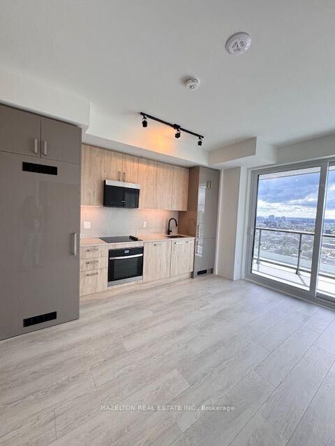 Property Photo:  280 Dundas Street W 2511  ON M5T 1G2 