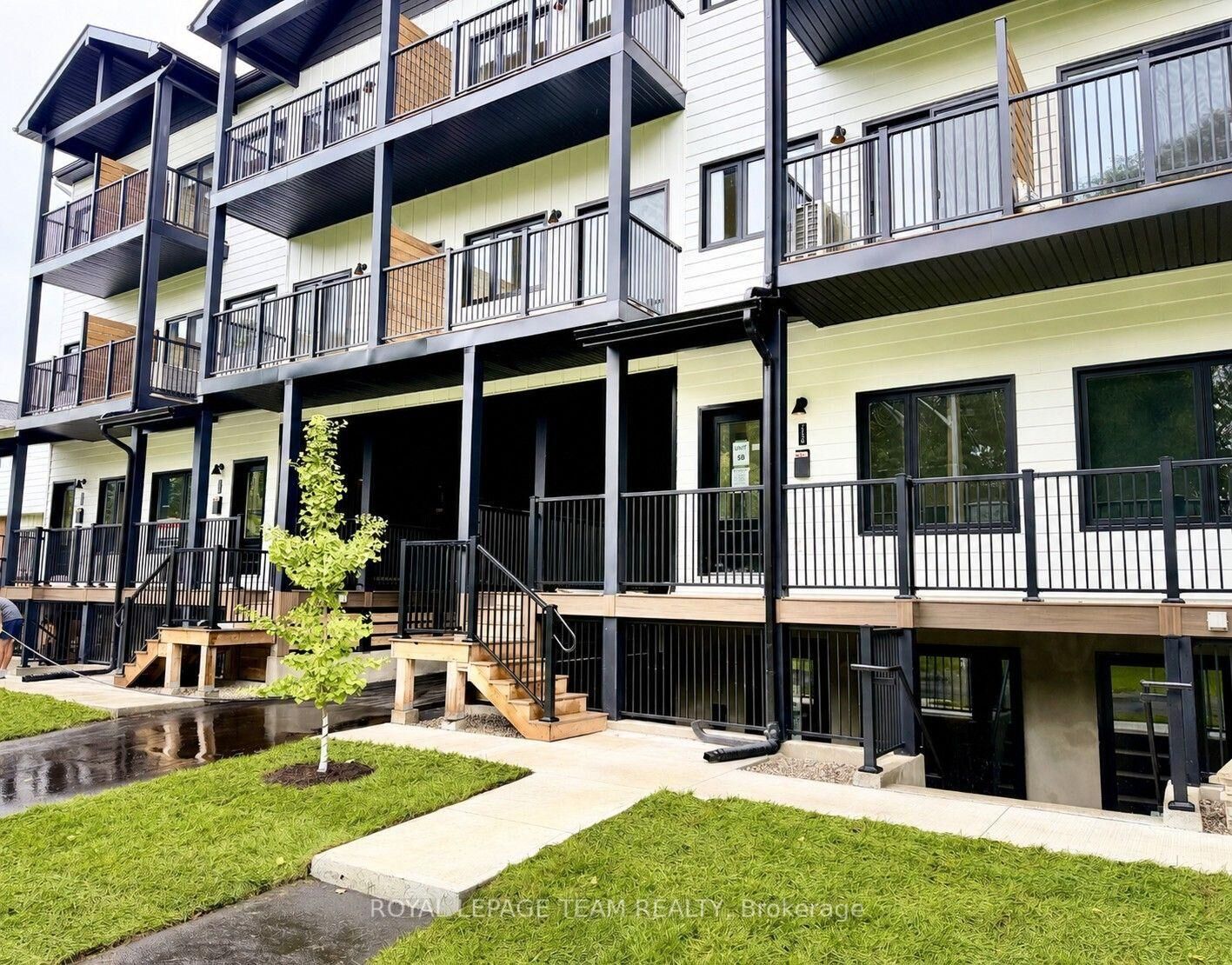 Property Photo:  247B Bradford Street  ON K2B 5Z5 