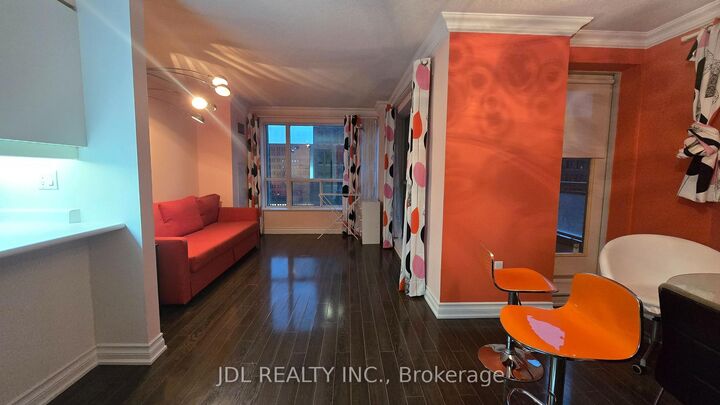 Property Photo: 889 Bay Street 1206 ON M5S 3K5