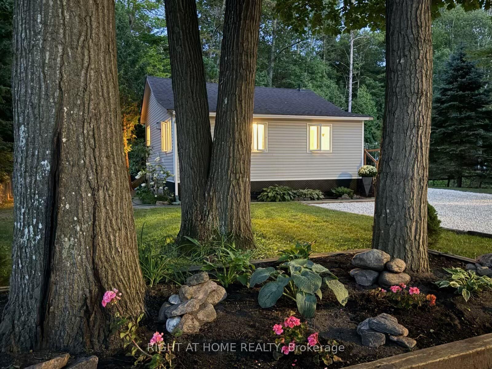 Property Photo:  605 Oxbow Park Drive  ON L9Z 2T9 