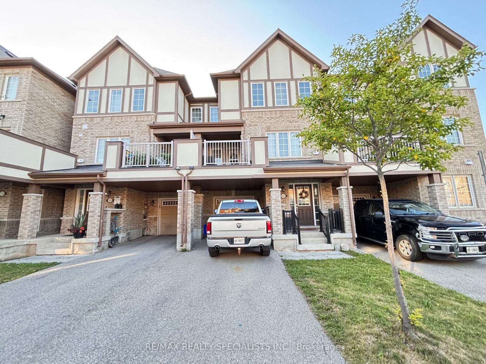 Property Photo:  127 Frost Court  ON L9E 1G2 