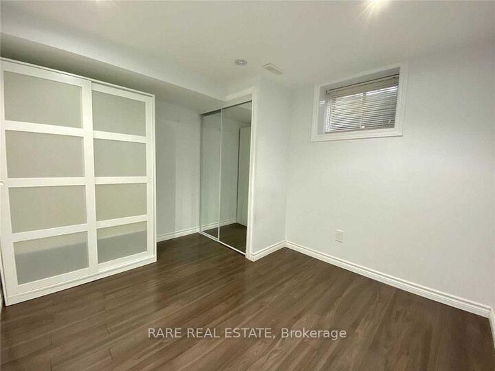 Property Photo:  733 Eaglemount Crescent Lower  ON L5C 1H2 