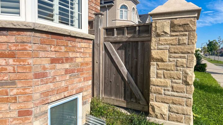 Property Photo:  40 Crellin (First Floor) Street  ON L1Z 0P1 