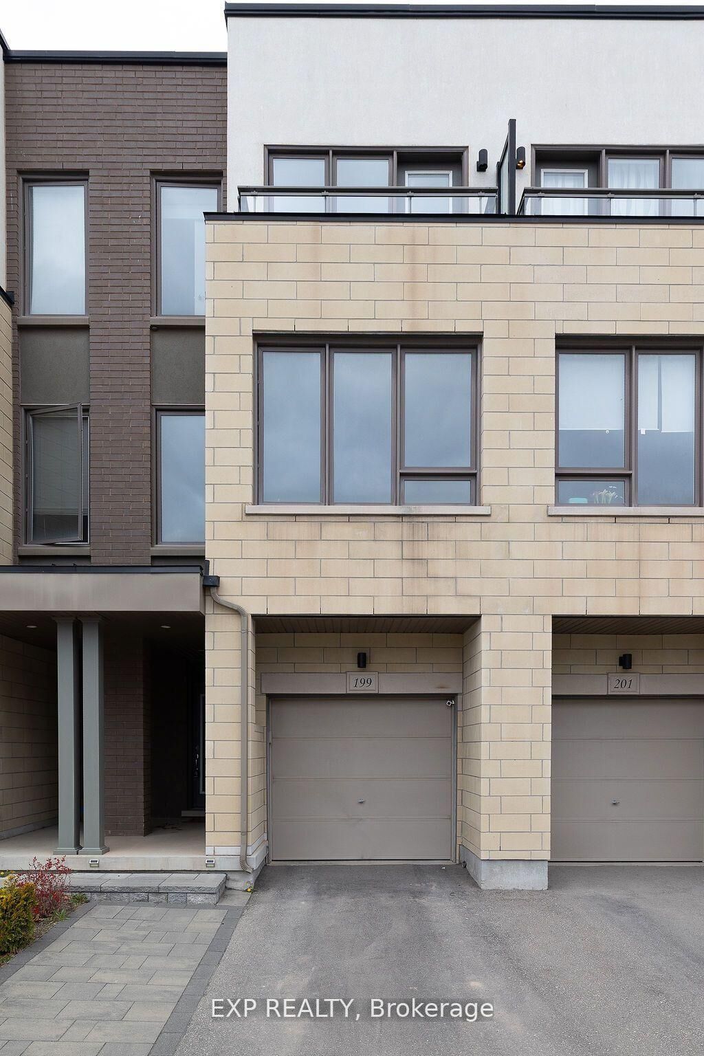 Property Photo:  199 Sabina Drive  ON L6H 0W3 