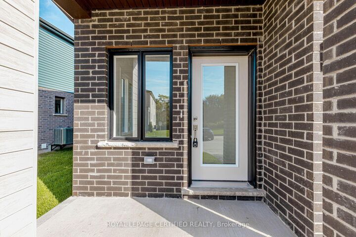 Property Photo: 26 Oak Forest Common Crescent ON N1S 0G3