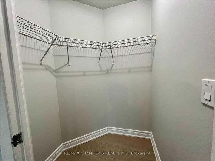 Property Photo:  12 Yonge Street E 402  ON M5E 1Z9 