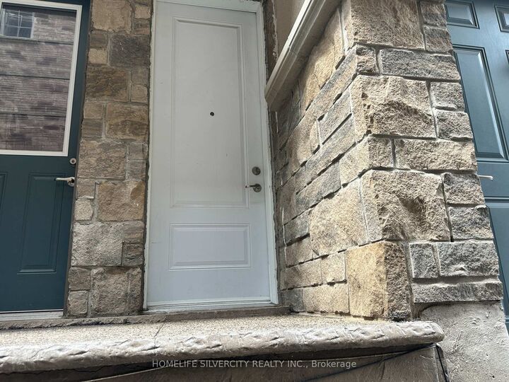 Property Photo:  2 Tomahawk Court 2  ON L6P 0V2 