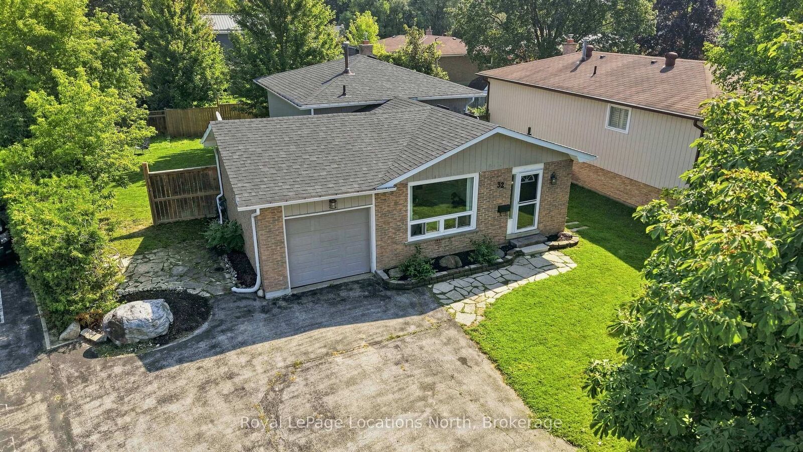 Property Photo:  32 Courtice Crescent  ON L9Y 4G1 