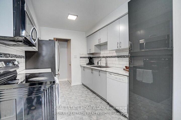Property Photo: 51 Steepleview Crescent ON L4C 9R3