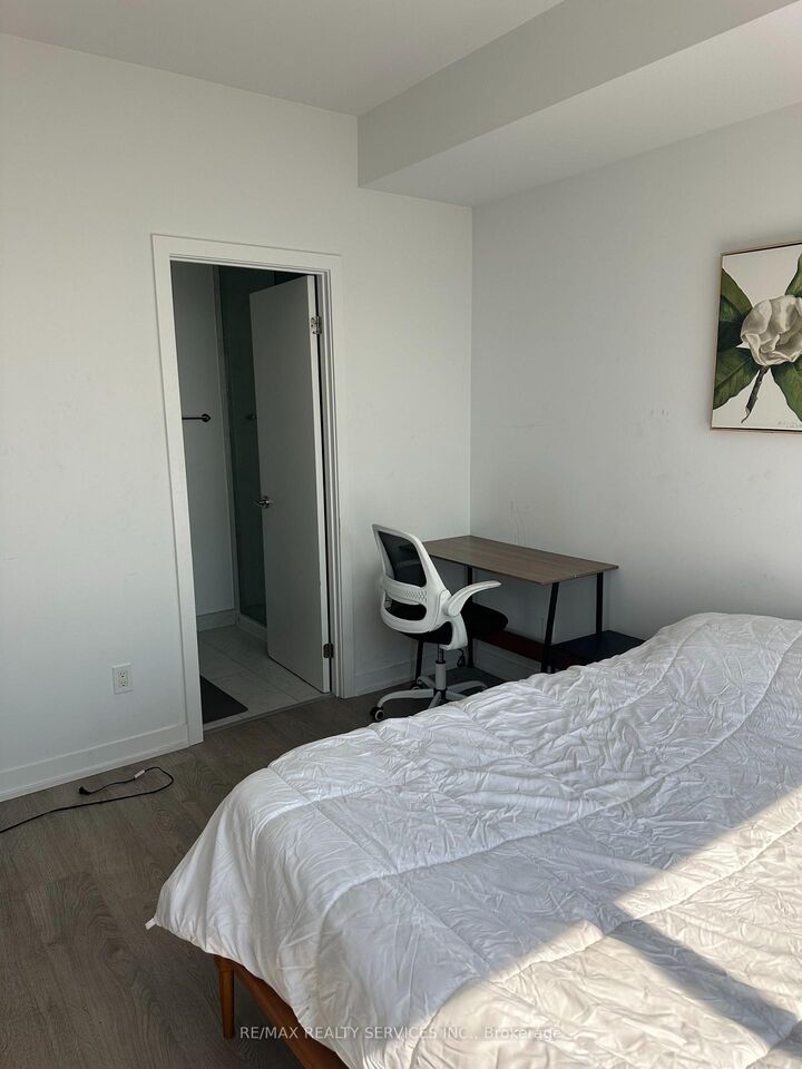 Property Photo:  1926 Lakeshore Boulevard W 1508  ON M6S 1A1 