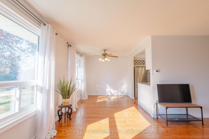 Property Photo:  255 Woodward Avenue  ON K9L 1K1 