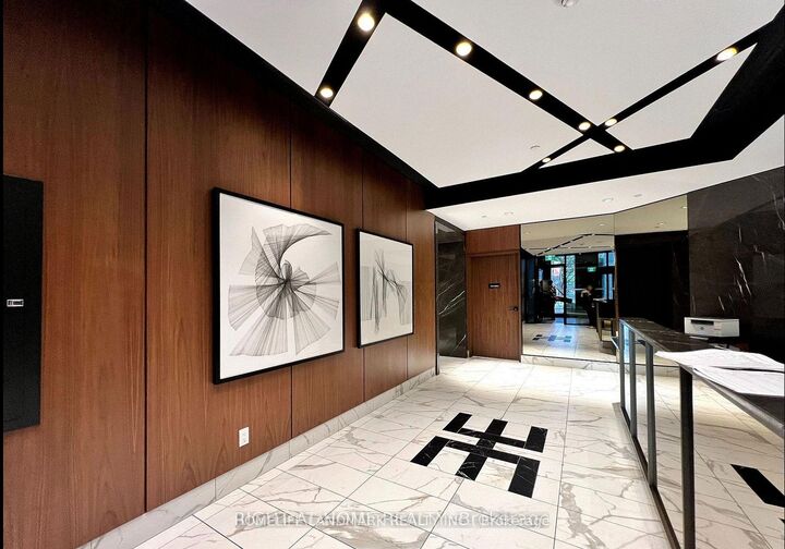 Property Photo:  327 King Street W 1104  ON M5Y 0W7 