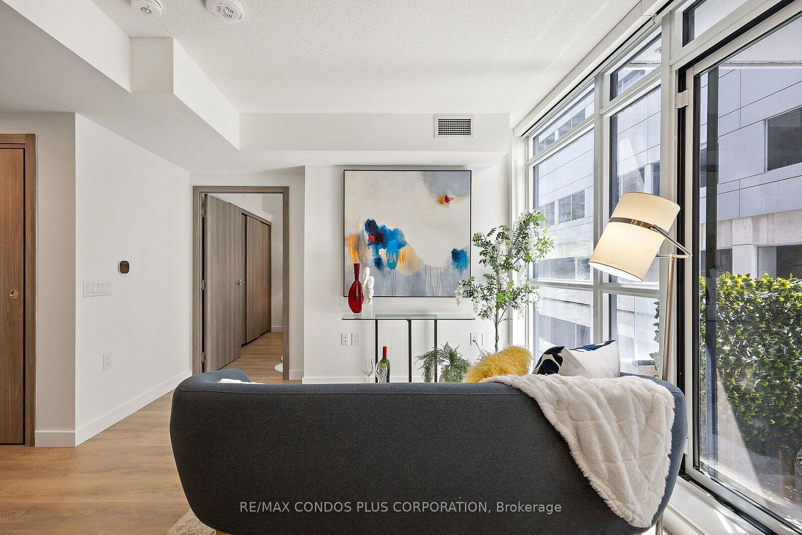 Property Photo:  38 Widmer Street 810  ON M5V 0P7 