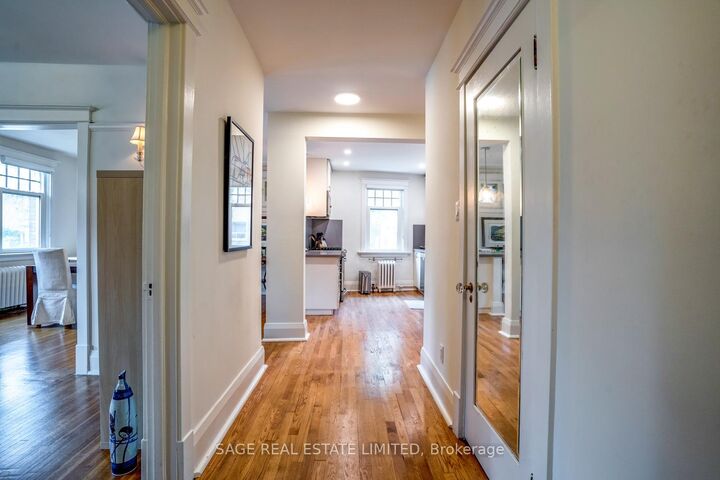 Property Photo:  3 Lonsdale Road 8  ON M4V 1W4 